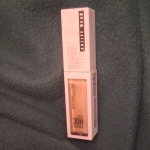 Maybelline SuperStay Active Wear Foundation - Light Cream Tone color 20
